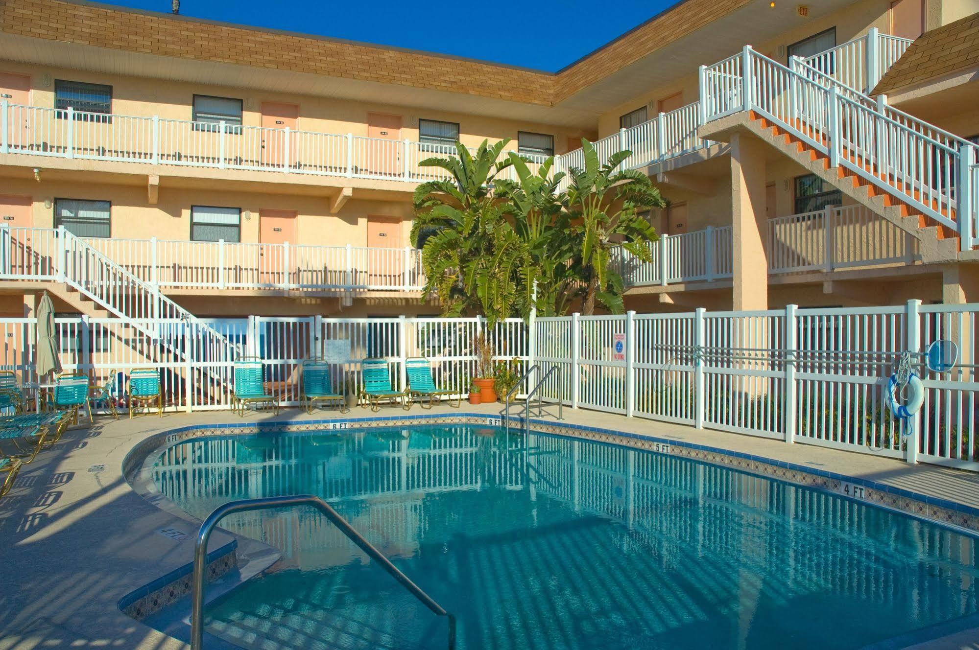 Tuckaway Shores Resort Melbourne Exterior photo